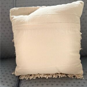 Bit of Meraki Vesparina Throw Pillow - Thumbnail 4